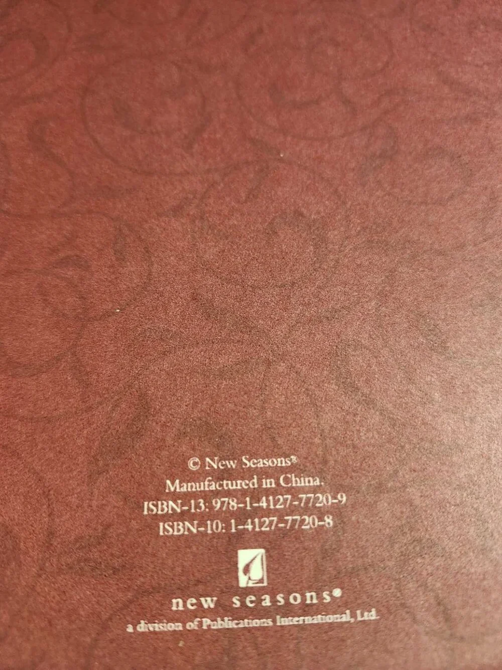 New Seasons Scrapbook Christmas Theme Red Textured Cover 12x12